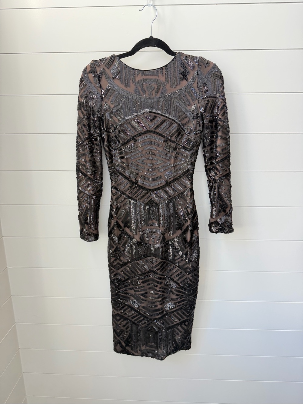 Dress the Population Dress. Sequin long sleeve knee length size small - Black